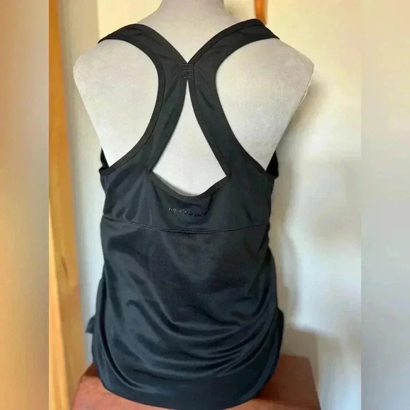 New Balance exercise top.  Great condition. Smoke free home. - Picture 2 of 4